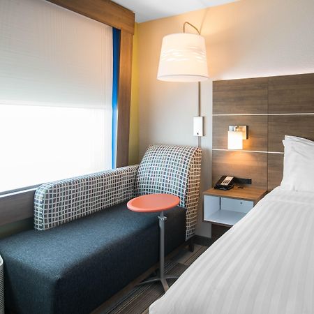 Holiday Inn Express & Suites Ludington By Ihg Bagian luar foto