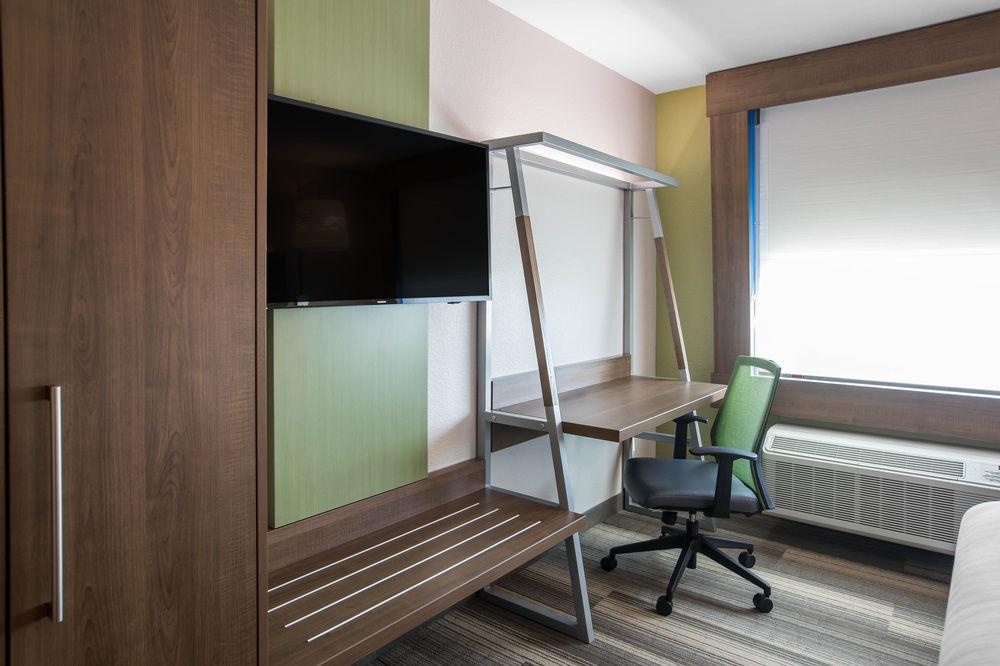 Holiday Inn Express & Suites Ludington By Ihg Bagian luar foto