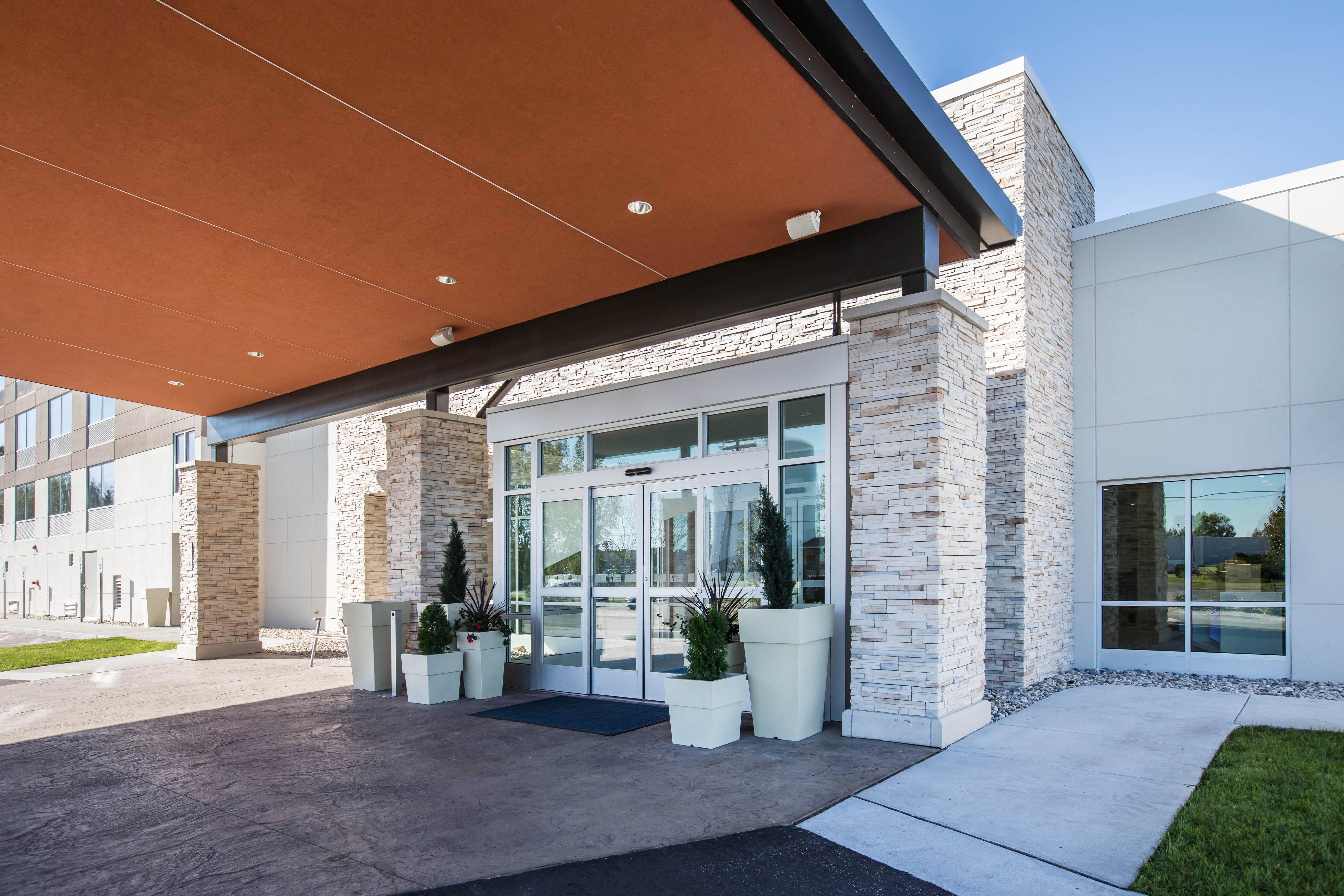 Holiday Inn Express & Suites Ludington By Ihg Bagian luar foto
